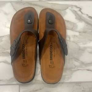 Birkenstock size 39 shoes. Only wore them a few times. Excellent condition.